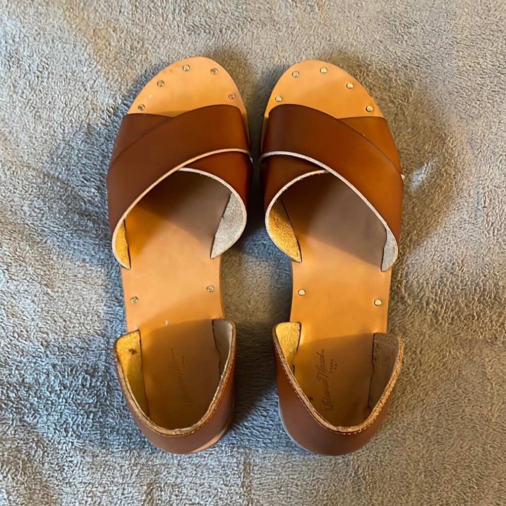 Universal threads sandals